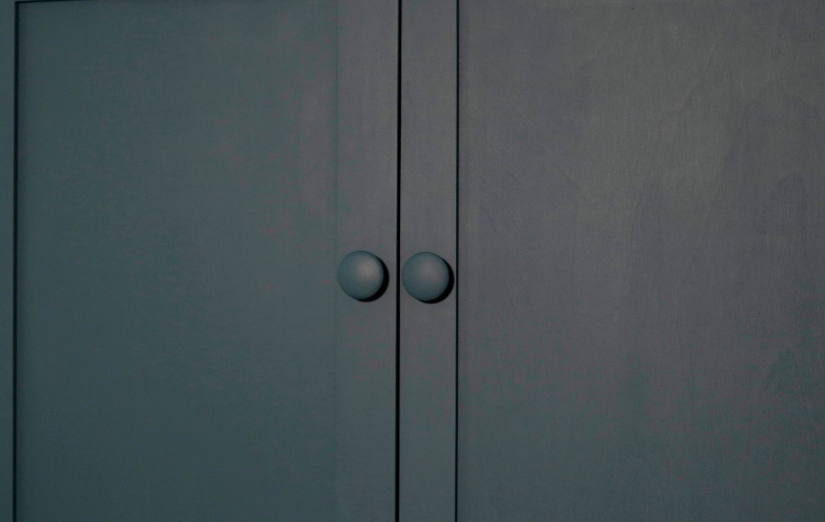 Blue Moon Cabinet detail